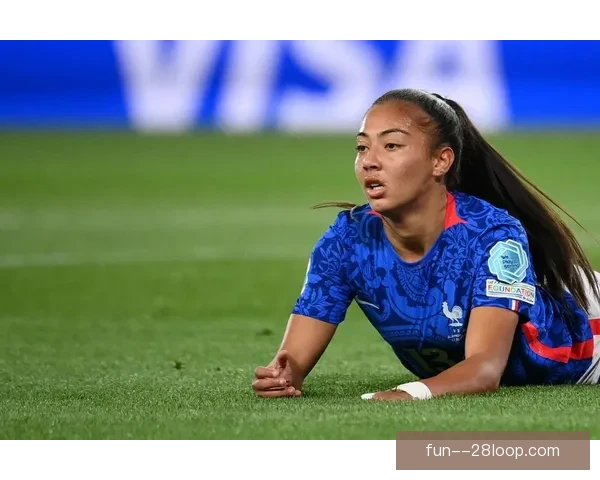 塞尔玛巴查在里昂女足持续统治左路进攻助攻王地位引领球队火力全